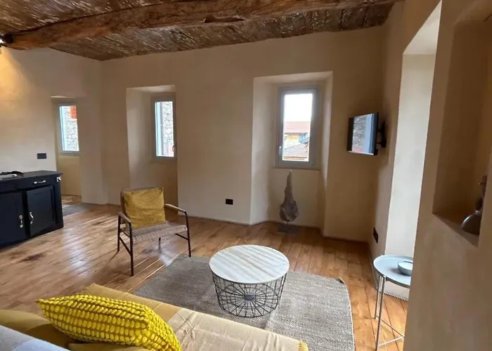 In Tapigliano With Garden And Parking Apartment Nebbiuno